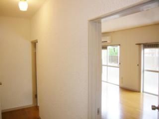 リビング - 畑つき！駅近・キレイ・閑静な住宅街、久我山のシェアハウス} - ルームシェアルームメイト