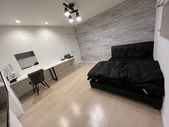 個室 - 兵庫県三木市で一番住みたいお家} - ルームシェアルームメイト