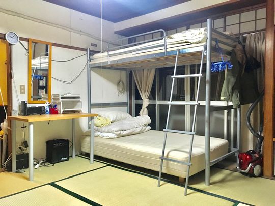 ベッド - 光熱費込み3.5万円!! 荻窪駅北口徒歩6分ドミトリー4人} - ルームシェアルームメイト