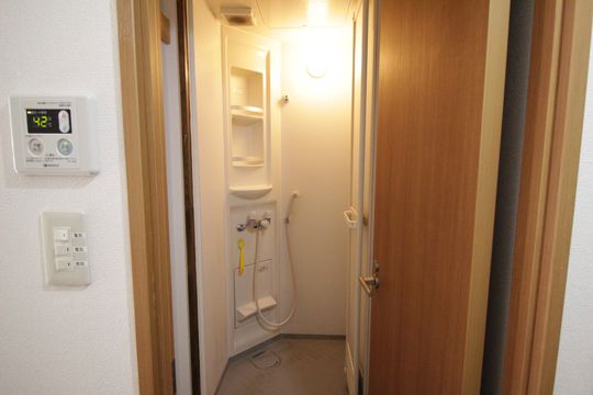 シャワー - 【シェアハウス moon room 高井戸】} - ルームシェアルームメイト