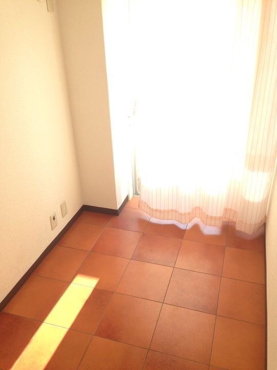 個室 - ★〜好立地、駅徒歩3分駒込駅、山手線です〜} - ルームシェアルームメイト