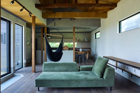 リビング - 【犬連れ・犬好き歓迎】ドッグラン庭付きシェアハウス@高崎【古民家リノベーション】} - ルームシェアルームメイト