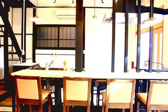 リビング - おしゃれなカフェ風シェアハウス!中央線三鷹駅!シェアハウスひだまり} - ルームシェアルームメイト