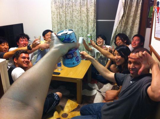 シェアメイト - 国際交流できる20代の楽しいハウス! 13年のノウハウで毎月パーティーもあります！国際交流なら、こちら国際交流協会ボーダレス東京} - ルームシェアルームメイト