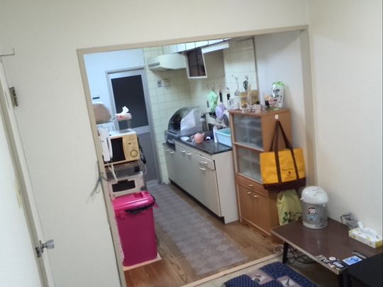 キッチン - マンションではなく一戸建てに住んでみたい方おられませんか？} - ルームシェアルームメイト