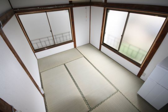 個室 - 20代限定★日本人・韓国人・ロシア人と一緒にシェアハウス～一緒にバカ笑いしませんか?ボーダーなく家族になりましょう！リフォームしたばっかりの清潔感のあるお部屋です！} - ルームシェアルームメイト