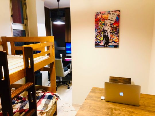 ベッド - 杉並区方南町で「男性1名」「女性1名」シェアハウス可能な方を募集中です！WEB制作やマーケティング、事業デザインなど、無料で学習&実践サポートもしてます。} - ルームシェアルームメイト