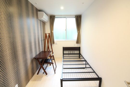 個室 - 【6.7.8月限定】家賃初月半額キャンペーン！高井戸駅徒歩6分の男性専用シェアハウス} - ルームシェアルームメイト