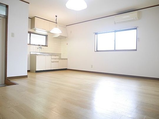 リビング - 西綾瀬　ルームシェア募集 43000円} - ルームシェアルームメイト