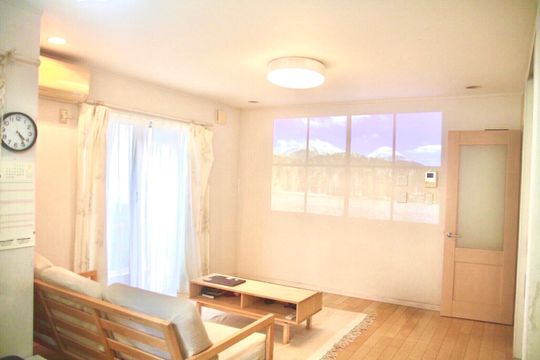 リビング - ”食べること”が好きな人大歓迎！TABETAIだからこそできる、一次産業や地域と繋がる情報あり！} - ルームシェアルームメイト