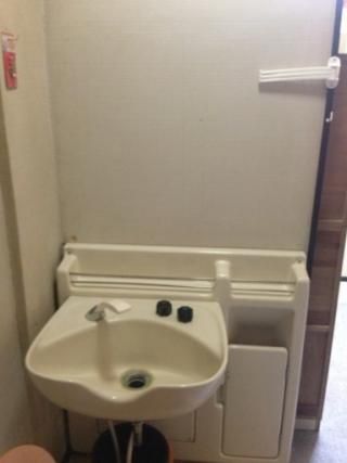 個室 - 【【光熱費込35000円のみで入居可】】} - ルームシェアルームメイト