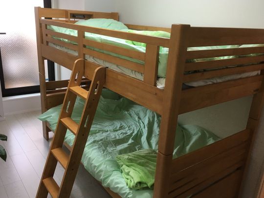 個室 - 相模大野駅徒歩10分/1日利用2000円から、一ヶ月利用の場合要相談/Wi-Fi無料/家具付き} - ルームシェアルームメイト