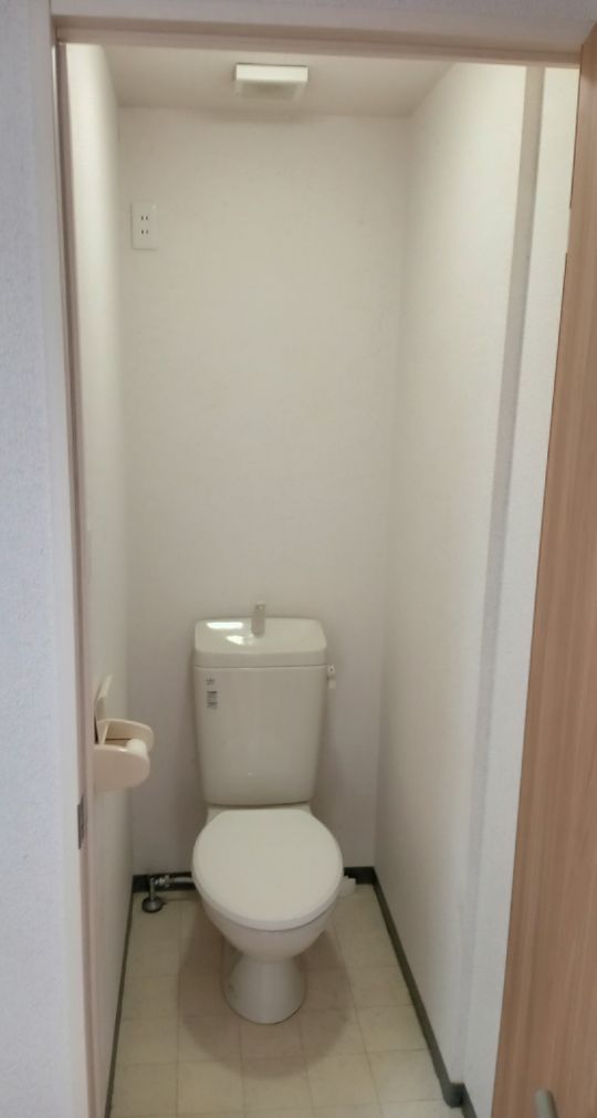 トイレ - 敷・礼・仲介料などオール０☆初期費用総額￥75000のみ！(光熱費込)} - ルームシェアルームメイト