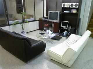  - 横浜！徒歩！150平米の超広々一軒家に住みませんか？ } - ルームシェアルームメイト