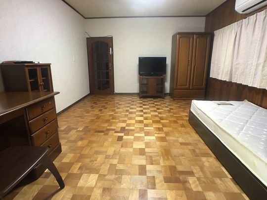 個室 - ブリーズ汐入　駅徒歩4分　女性専用シェアハウス} - ルームシェアルームメイト