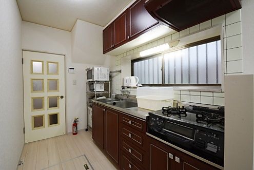 キッチン - ★初月家賃23,500円～★北綾瀬（東京メトロ）・女性専用シェアハウス・空室募集中！！} - ルームシェアルームメイト