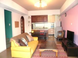 リビング - 明るい陽ざしが心地よい、西海岸風の家。} - ルームシェアルームメイト