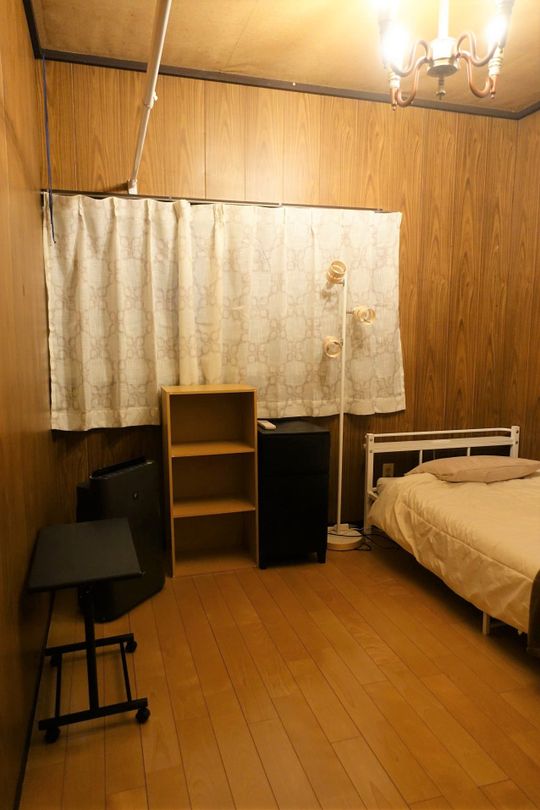 個室 - 他方面へのアクセスが便利！溝ノ口の駅から徒歩８分の一軒家でルームメイトを募集します。} - ルームシェアルームメイト