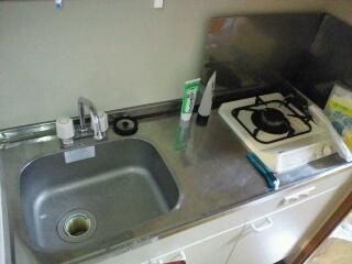 キッチン - 新宿駅から徒歩10分、新大久保駅から徒歩20秒格安マンション} - ルームシェアルームメイト