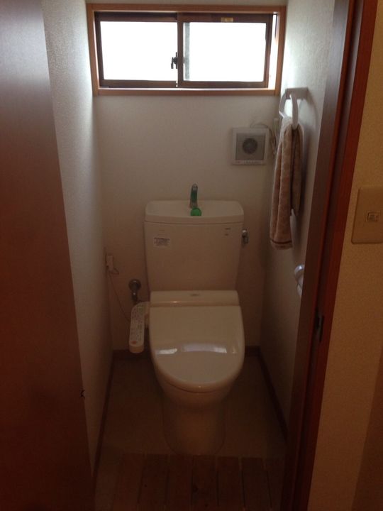 トイレ - 【※早い者勝ちです!】恵比寿!!　都心に住みたい方は非常に便利です!!【￥60,000】} - ルームシェアルームメイト