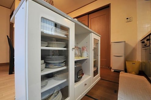 キッチン - 女性専用！全室個室/プライベートが完全に確保できる個室での新生活♪} - ルームシェアルームメイト