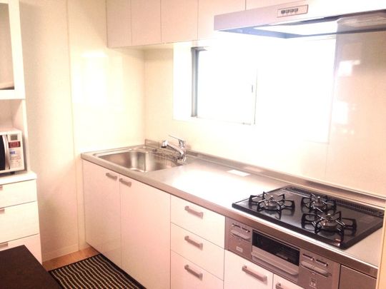 キッチン - 【池袋、新宿まで歩いていけます!!女の子専用高田馬場シェアハウス】} - ルームシェアルームメイト