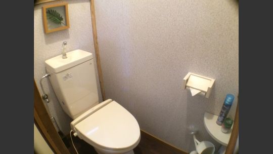 トイレ - 【京急蒲田駅チカ！2階建てハウス】} - ルームシェアルームメイト