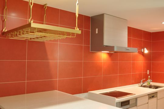 キッチン - ドミトリー料金は横浜最安値！お友達と一緒に♪もちろんお1人でもお気軽に♪短期利用もできます♪} - ルームシェアルームメイト