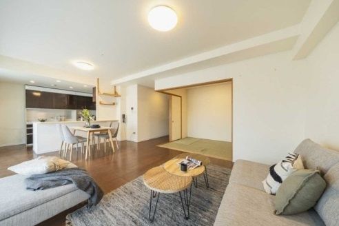キッチン - JR新浦安徒歩 3 分。富裕層向けマンション「高層階」} - ルームシェアルームメイト