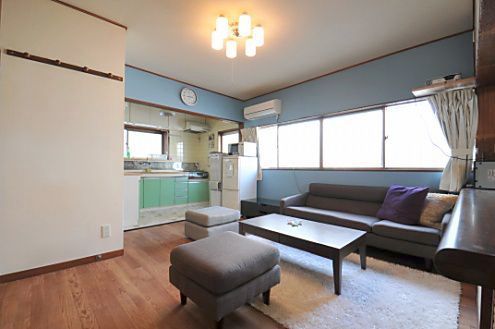 リビング - 【駒沢大学】徒歩6分！残り1部屋！} - ルームシェアルームメイト