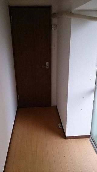 個室 - 駅まで4分！山手線西日暮里で新生活を♪} - ルームシェアルームメイト