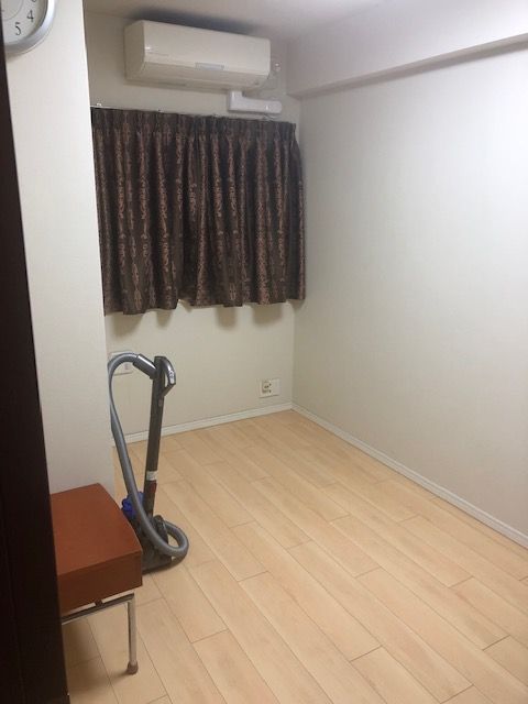 個室 - 3LDKのマンションで、２部屋のルームシェアをしませんか。東京オリンピック・パラリンピック期間限定です。} - ルームシェアルームメイト