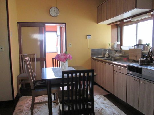 ダイニング - 【入居月家賃無料】夕食無料+宅配受取ok¥36000渋谷横浜30分女性3人制シェアハウス} - ルームシェアルームメイト