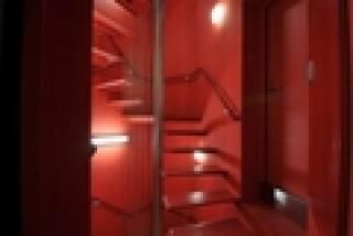 階段 - ゲストハウス心家（女性専用シェアハウス）} - ルームシェアルームメイト