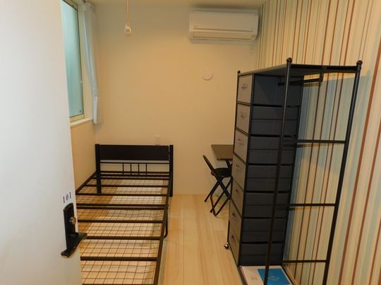 個室 - 女性のみ/鍵付き完全独立個室/渋谷まで快速4駅/久我山駅徒歩8分/通勤、通学に便利!/プライベート重視/新築} - ルームシェアルームメイト