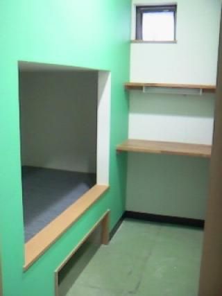 個室 - 新築デザイナーズ・ゲストハウス} - ルームシェアルームメイト