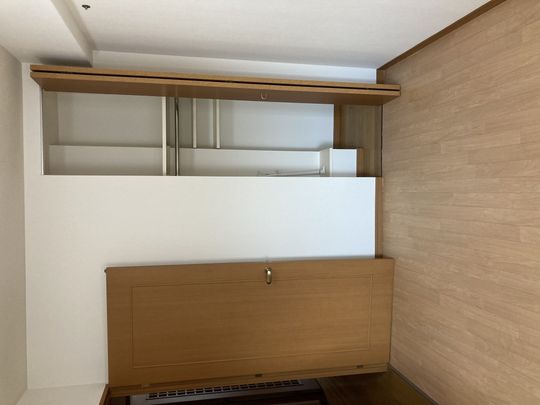 個室 - 【女性限定】落ち着いたマンションでルームシェア　コンビニ至近　駐車場有} - ルームシェアルームメイト