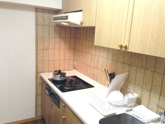 キッチン - 山手線日暮里駅徒歩3分★大人気のオープン物件!!男性部屋・女性部屋空き一つずつ!!部屋も綺麗な好立地物件♪} - ルームシェアルームメイト