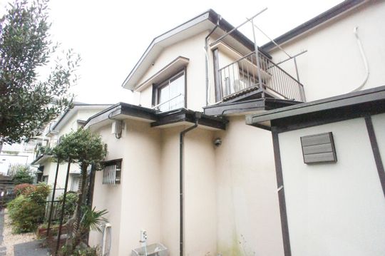 建物 - ☆横浜駅から各停10分!全部屋が3万円代、更に3か月間家賃半額の格安シェアハウス☆} - ルームシェアルームメイト