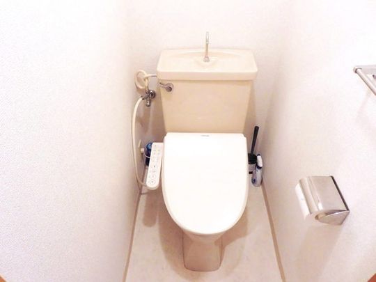 トイレ - 大泉学園シェアハウス} - ルームシェアルームメイト