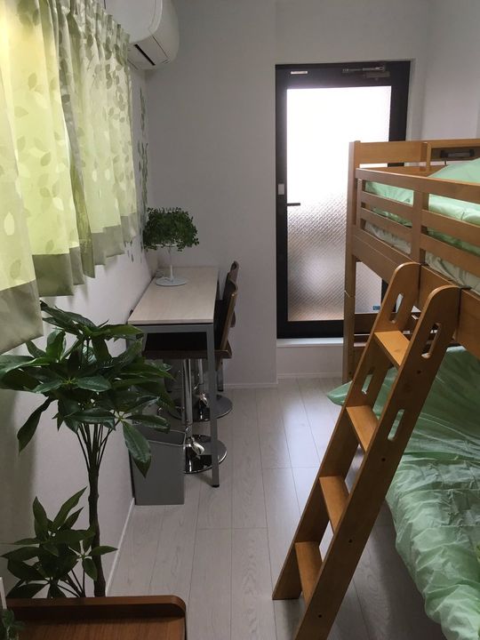 個室 - 相模大野駅徒歩10分/1日利用2000円から、一ヶ月利用の場合要相談/Wi-Fi無料/家具付き} - ルームシェアルームメイト