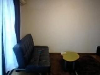 リビング - ★自由が丘近く、bbq出来る庭付き2Ｆ建3ldk・1f大型リビング・2Ｆ各個室で高級シェアです★　即入居可能です♪} - ルームシェアルームメイト