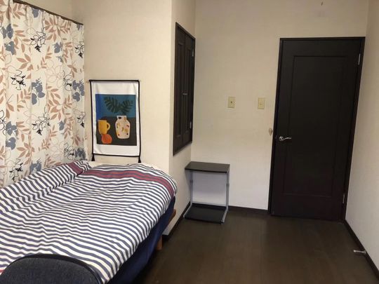 個室 - 田無武蔵境シェアハウス　手ぶら入居歓迎} - ルームシェアルームメイト