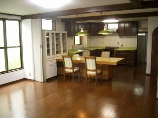 リビング - 緊急募集６月～、都内１軒家個室１０畳６万円} - ルームシェアルームメイト