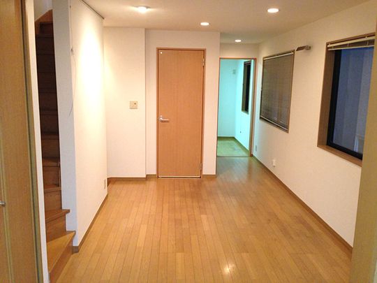 キッチン - 新宿まで徒歩１５分 3万円代☆　好立地物件でシェアする人を募集しています！} - ルームシェアルームメイト