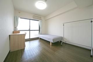 個室 - 女性専用！上野に近い綺麗なシェアハウス！！} - ルームシェアルームメイト