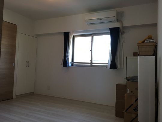 個室 - 両国、錦糸町から徒歩15分、7畳の個室空いてます} - ルームシェアルームメイト