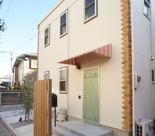 建物 - 人気の田園都市線「桜新町」駅徒歩1分の女性専用シェアハウスです！！} - ルームシェアルームメイト