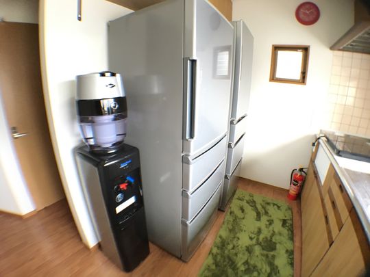 キッチン - 【3月中お申し込みの方限定で初月賃料を半額または家具（クローゼットor机イスセット）が選べるキャンペーンを実施中です♪】蕨駅徒歩11分女性専用シェアハウスで新生活を始めてみて下さい♪} - ルームシェアルームメイト