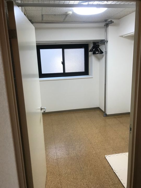 個室 - 完全個室、駅から徒歩3分、内見可能、長期利用優先(短期もご相談可)} - ルームシェアルームメイト